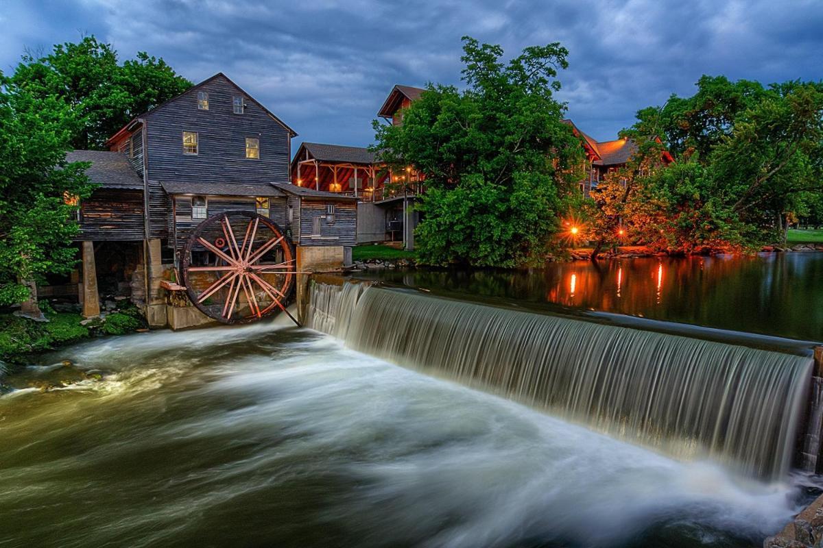 A Stones Throw, You Get 1089 Free Attraction Tickets Per Paid Day, Dollywood And Much More! พิเจนฟอร์จ ภายนอก รูปภาพ