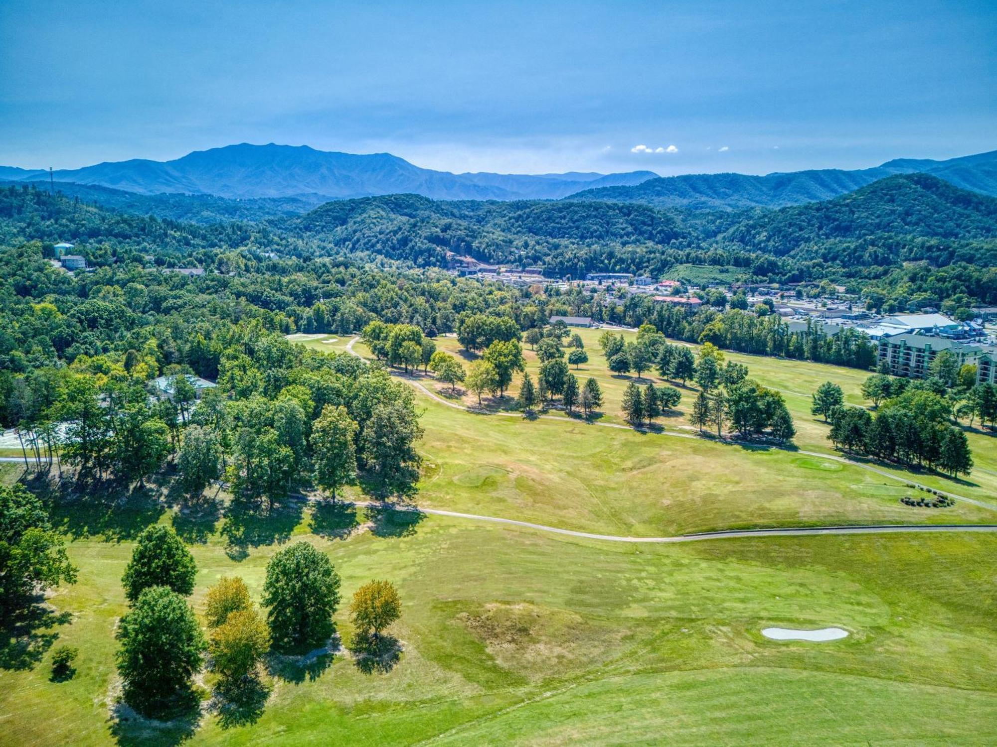 A Stones Throw, You Get 1089 Free Attraction Tickets Per Paid Day, Dollywood And Much More! พิเจนฟอร์จ ภายนอก รูปภาพ